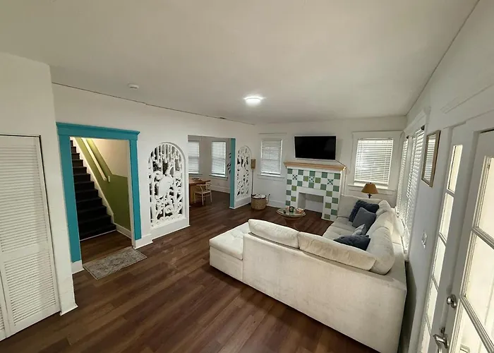 Bayhome Edgewater